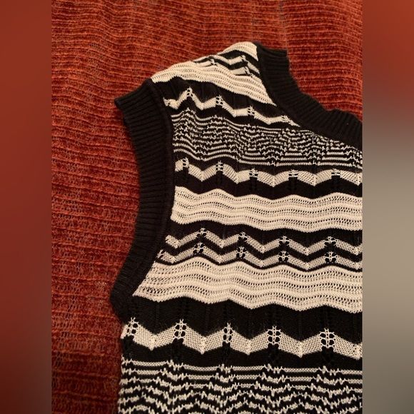 Crochet Mini-Midi Black & Cream Sleeveless Dress - Picture 8 of 16